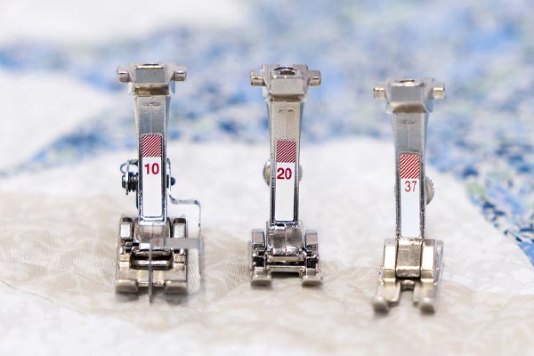 Pieds-de-biche supplémentaires avec la machine à coudre Bernina 495 Liberty Edition