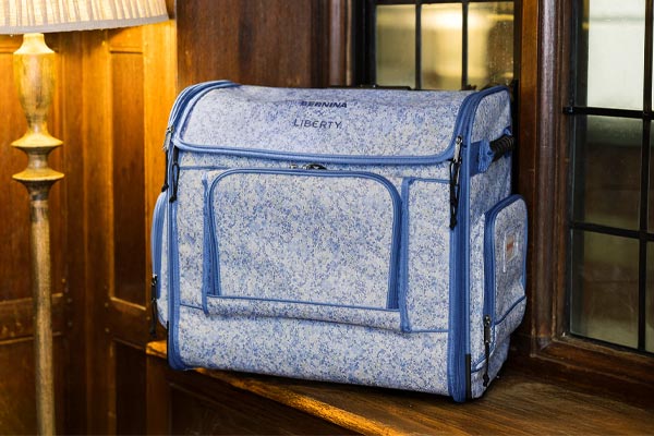 Trolley en impression Liberty offert avec la Bernina 495 Liberty Edition