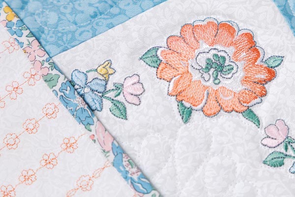 Points décoratifs et motifs de broderie de la machine à coudre Bernina 580 Liberty Edition
