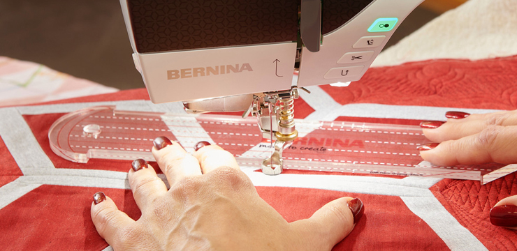 Régulation de point intégrée sur la machine à coudre Bernina 790 ULTRA