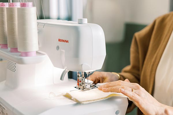 Puissant moteur de la surjeteuse Bernina L650