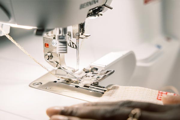 Prise en main pratique de la surjeteuse Bernina L660