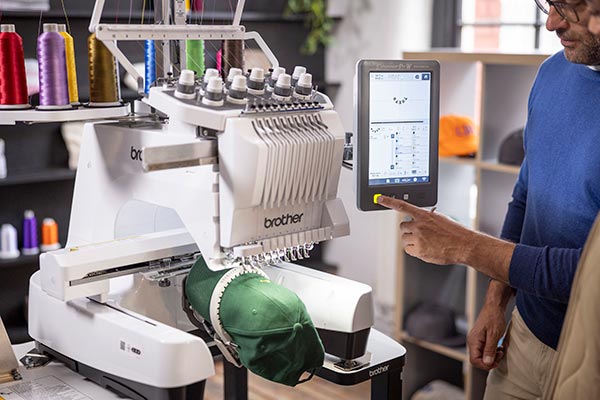 Bras libre de la machine à broder Brother PR1060W