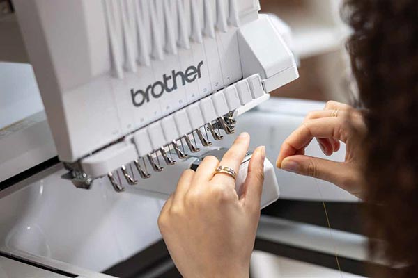 Enfilage automatique 10 aiguilles Brother PR1060W