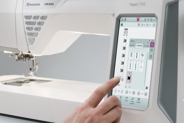 Grand écran tactile couleur de la machine à coudre Husqvarna topaz 55Q