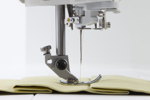 Relevage automatique du pied presseur de la machine à coudre Husqvarna topaz 55Q