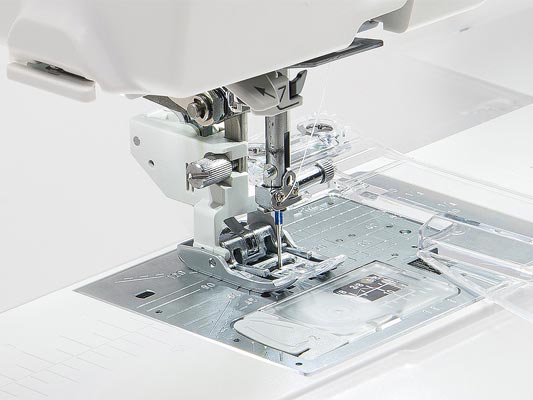 Pieds AcuFeed Flex en option sur la Janome MC 9410 QC