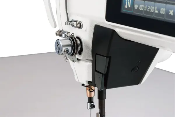 JUKI DDL-9000C - boutons de commande sur la tête