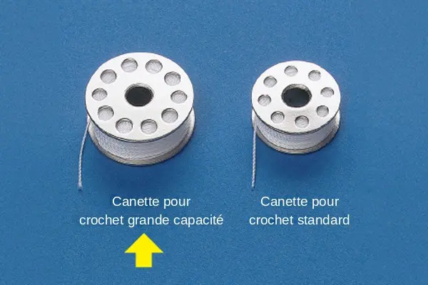 JUKI DU-1181N - canette grande capacité comparée à une canette standard