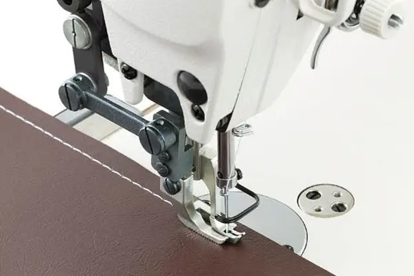 JUKI DU-1181N - couture sur matière épaisse avec pied entraîneur