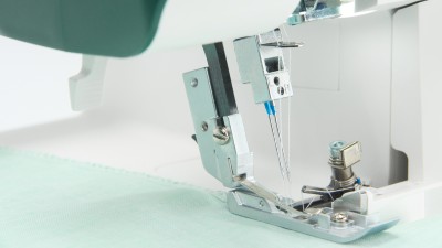 Arrêt automatique de l’aiguille en position haute surjeteuse Pfaff Admire 3000