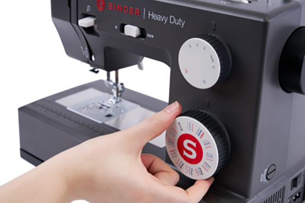 Boutons de sélection avec revêtement en caoutchouc de la Singer Heavy Duty 4532