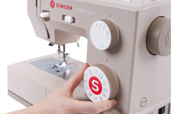 Boutons de sélection avec revêtement en caoutchouc de la Singer Heavy Duty 4523