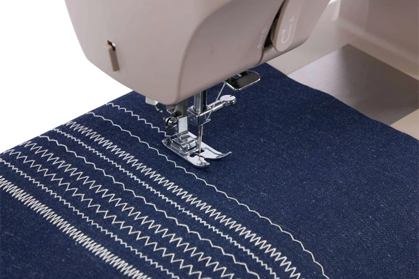 Largeur et longueur de point réglables de la Singer Heavy Duty 4523