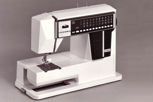1979 - Première machine à coudre électronique au monde