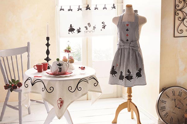 CADSNP09 - Réalisations avec les motifs Disney Alice au Pays des Merveilles pour ScanNCut Brother