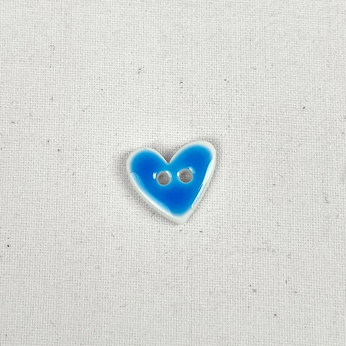 Bouton 15mm forme de coeur bleu effet émail Bouton 15mm forme de coeur bleu effet émail