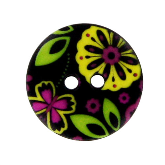 Bouton à motif papillons, fleurs plast. Bouton à motif papillons, fleurs plast.