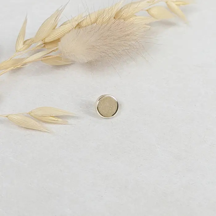 Bouton métal rond or clair 8mm Bouton métal rond or clair 8mm