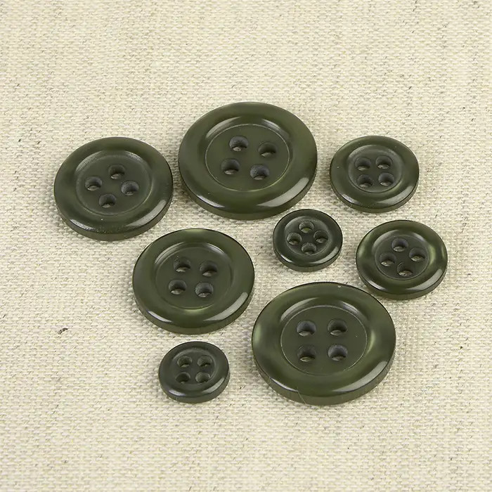 Bouton rond 4 trous vert 11mm (à l'unité) Bouton rond 4 trous vert 11mm (à l'unité)