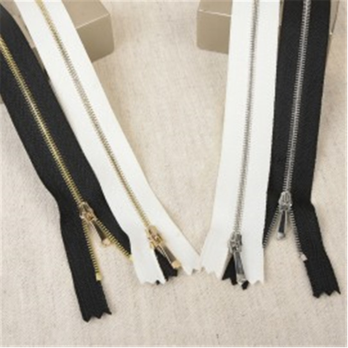 Fermeture non sépar. 40 cm fine noir/or Fermeture non sépar. 40 cm fine noir/or