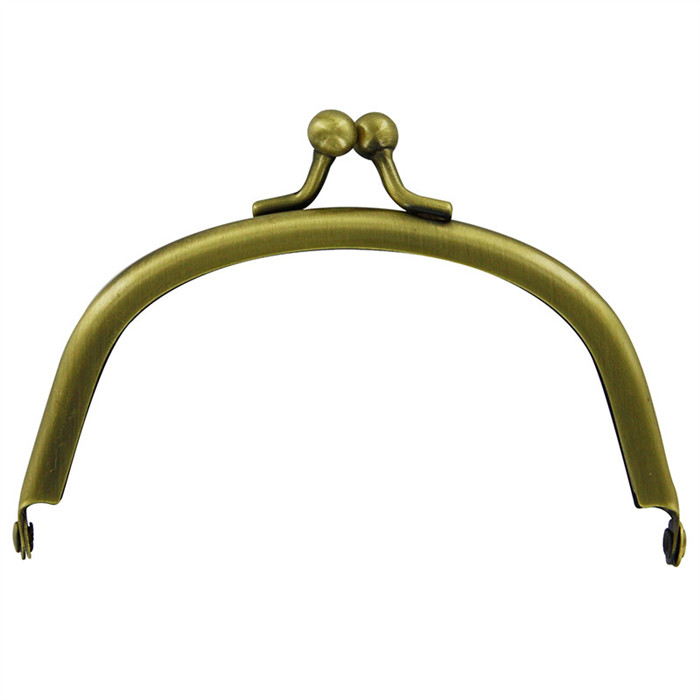 Fermoir métal à clip 100mm or pâle Fermoir métal à clip 100mm or pâle