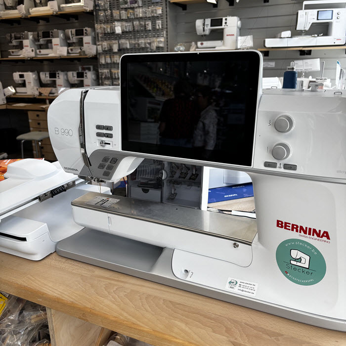 Machine à coudre et à broder BERNINA 990 - DEMO Machine à coudre et à broder BERNINA 990 - DEMO