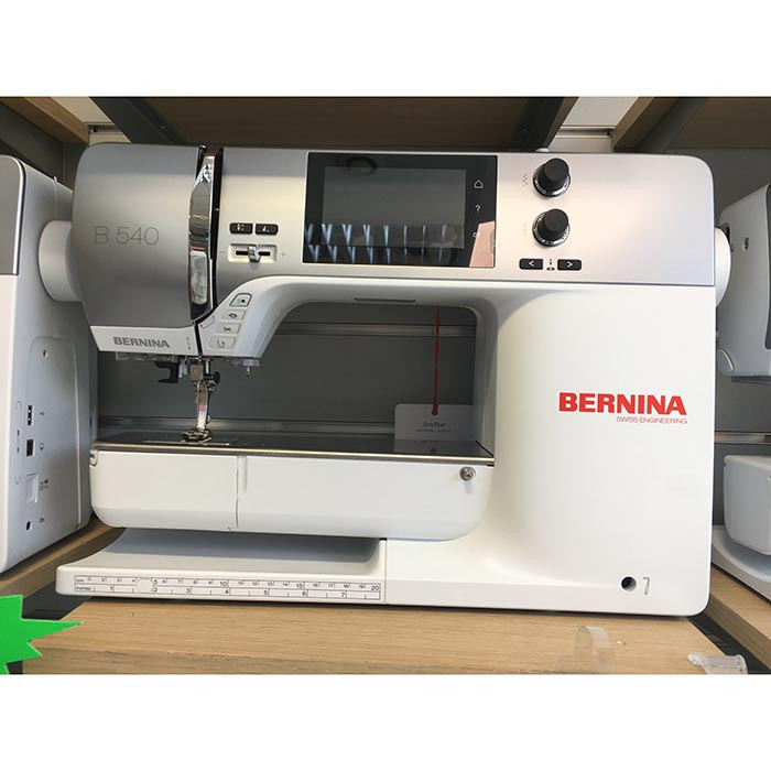 Machine à coudre et à broder BERNINA Série-5 540 - DEMO Machine à coudre et à broder BERNINA Série-5 540 - DEMO