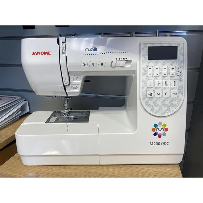 Machine à coudre JANOME M200 QDC - DEMO Machine à coudre JANOME M200 QDC - DEMO