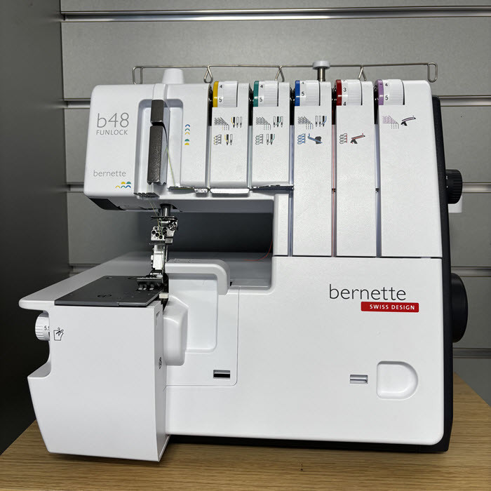 Surjeteuse - Recouvreuse B48 Funlock BERNETTE - DEMO Surjeteuse - Recouvreuse B48 Funlock BERNETTE - DEMO