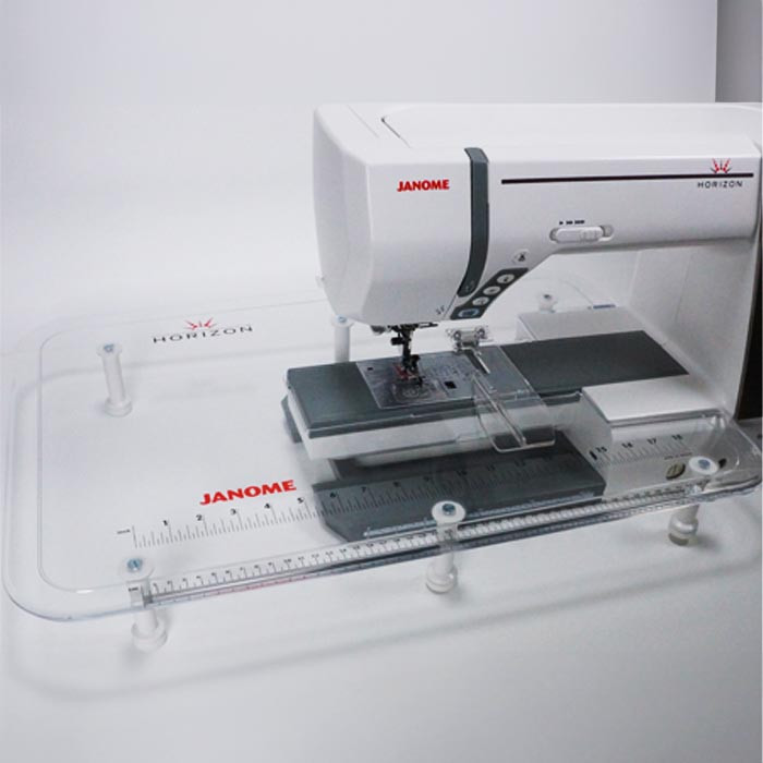 Table d'extension avec guide tissu Janome Table d'extension avec guide tissu Janome