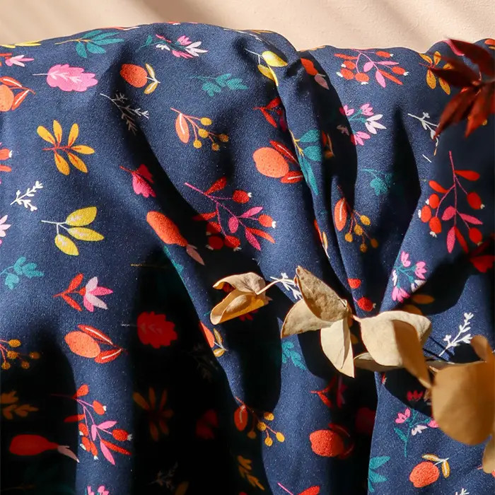 Tissu viscose "ONE APPLE A DAY" 137cm par 50cm Lise Tailor Tissu viscose "ONE APPLE A DAY" 137cm par 50cm Lise Tailor